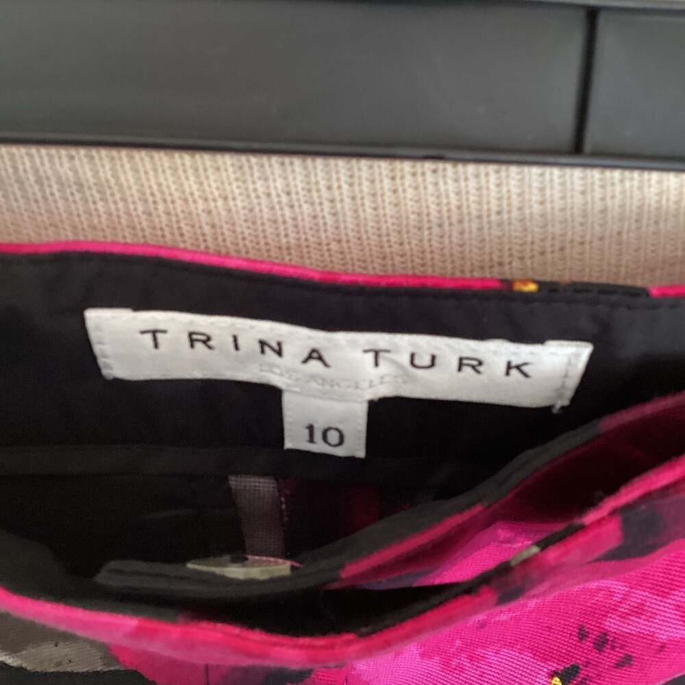 Trina Turk Black and Pink Floral Ankle Pants Size 10 - Picture 2 of 3